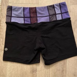 Lululemon Reverse Groove Short, Size 4